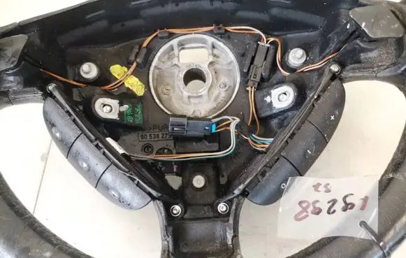 Opel Zafira A Steering wheel buttons/switches 90561159