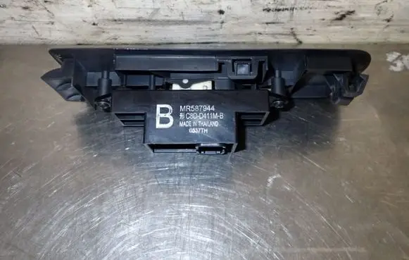 Mitsubishi Colt Quarter vent window switch MR587944
