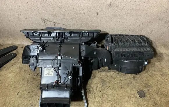 Mercedes-Benz GL X166 Interior heater climate box assembly A1668303360