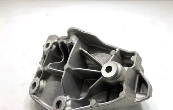 Renault Trafic III (X82) Generator/alternator bracket 117102877R