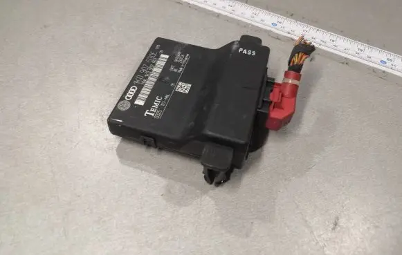 Volkswagen Golf V Gateway control module 1K0907530E 1K0907951