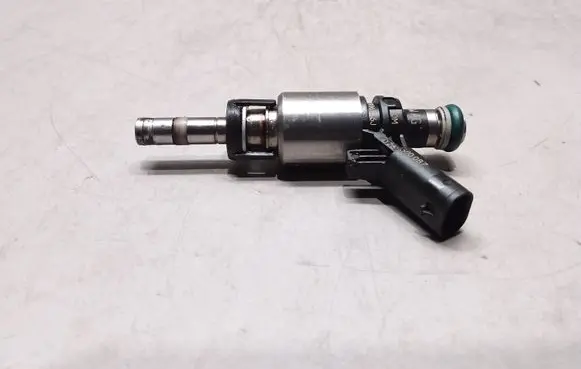 Audi A4 S4 B8 8K Fuel injector 06H906036J