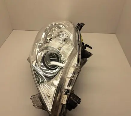 Toyota Auris 150 Headlight/headlamp 8111002A51