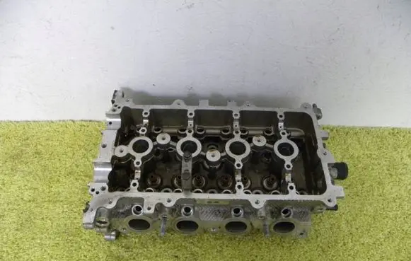 KIA Stonic Engine head 