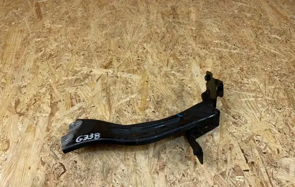 Audi TT TTS RS Mk3 8S Fender mounting bracket 8S0821131