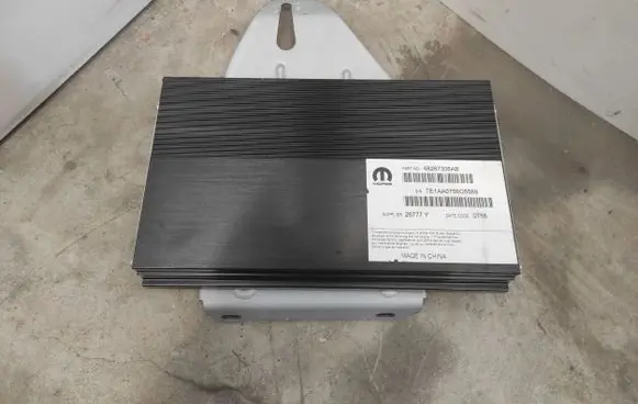 Dodge Durango III Sound amplifier 68267306AB