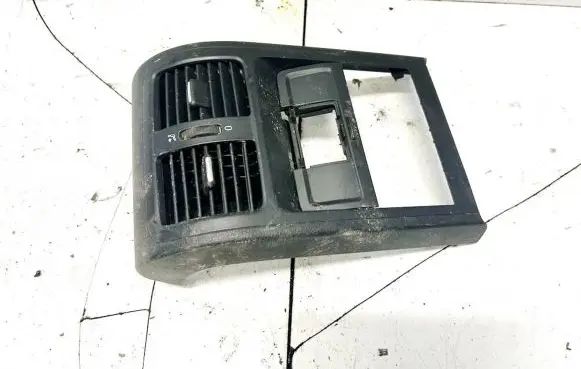 Volkswagen PASSAT B6 Dash center air vent grill