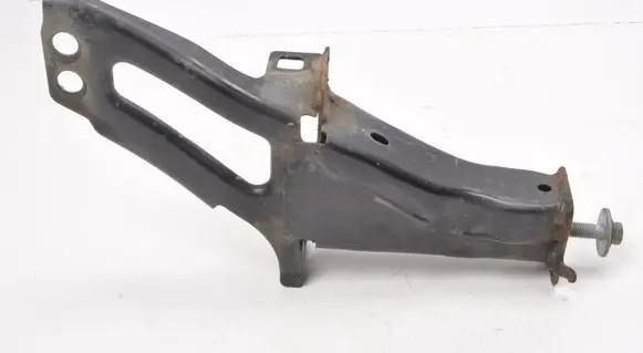 Volvo XC60 Radiator mount bracket 