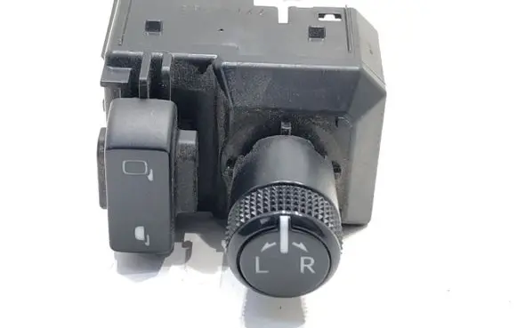 Toyota Camry VIII XV70 Wing mirror switch