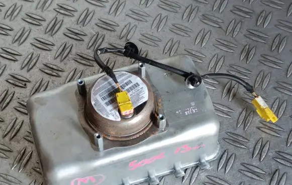 Fiat 500L Passenger airbag 519446610 37921KN0 00253