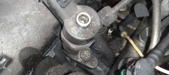 Nissan Primera Fuel injector 0445110110B 8200100272