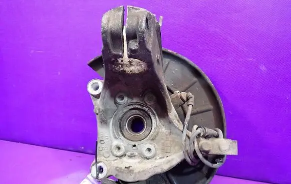 Volkswagen PASSAT B6 Front wheel hub spindle knuckle