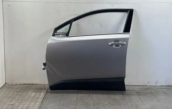 Toyota C-HR I Front door