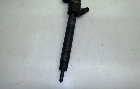 Volvo S60 Fuel injector 30750283