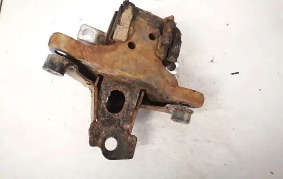 Volkswagen Polo IV 9N3 Engine mount bracket
