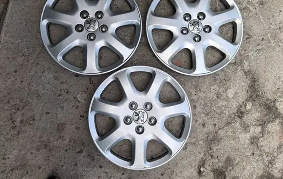 Peugeot 407 R16 wheel hub/cap/trim 9661687480