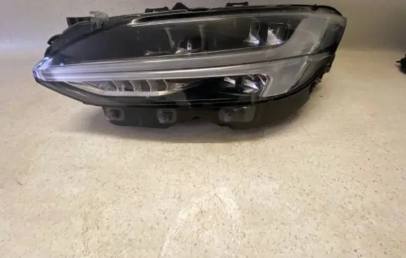 Volvo S90, V90 Headlight/headlamp 31655728
