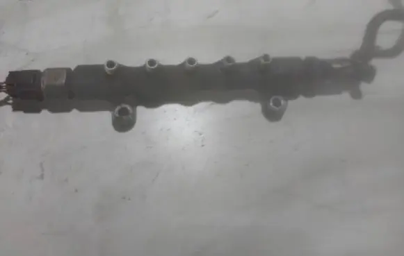 Toyota Avensis T250 Fuel main line pipe 8945860010