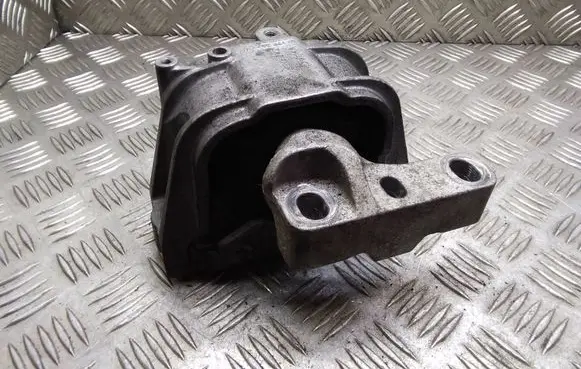 Volkswagen Golf V Engine mount bracket 1K0199262