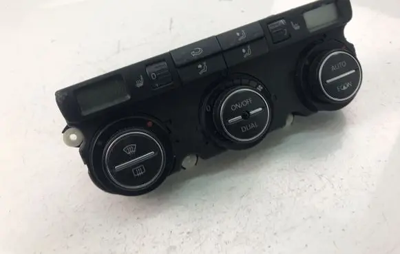 Volkswagen PASSAT B6 Climate control unit 74677532