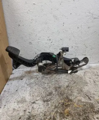 Toyota Yaris Brake pedal