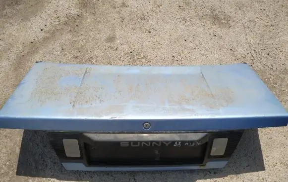 Nissan Sunny Tailgate/trunk/boot lid melynas