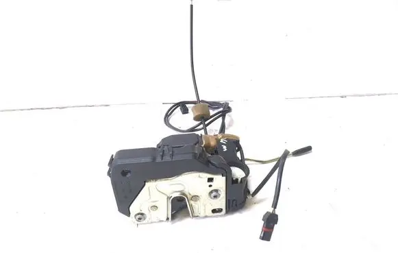 Mercedes-Benz E W211 Front door lock 2117200335