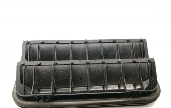 Audi A8 S8 D4 4H Quarter panel pressure vent 3C0819465