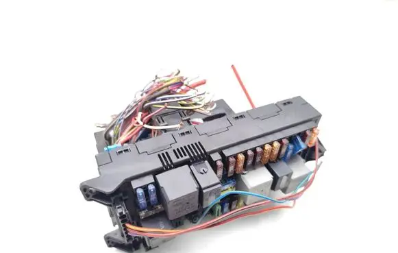 Mercedes-Benz CLS C219 Fuse module 2115459001