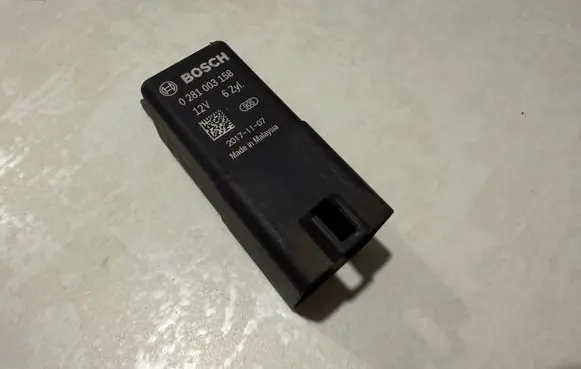 Volkswagen Amarok Glow plug pre-heat relay 4M0907282E