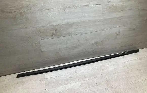 Ford Focus Rear door windshield rail 