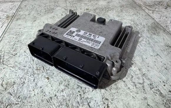 Volkswagen Touran I Engine control unit/module 03G906021P 0281013266 1039S15600