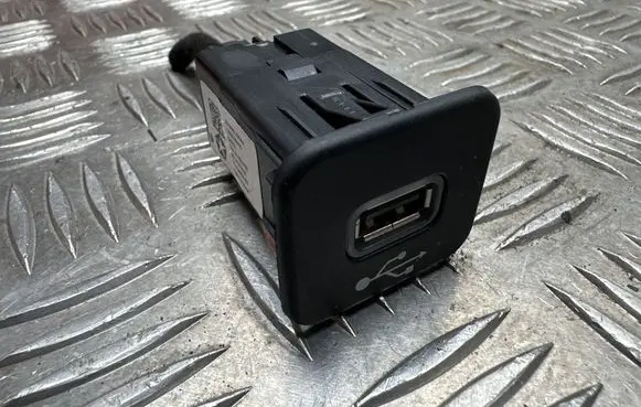 Jeep Compass USB socket connector 735579645 18818003759 332889890
