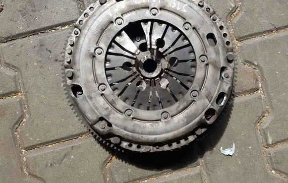 Volkswagen Golf V Dual mass flywheel