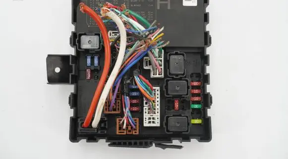 Nissan Pathfinder R51 Fuse module 284B7EB03C