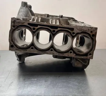 Volkswagen Golf IV Engine block 030103019B