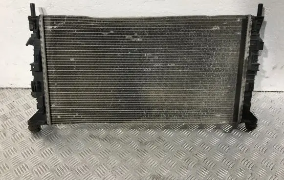 Ford Focus Coolant radiator 3M5H8005TL