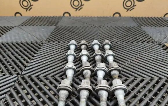 Opel Mokka B Nuts/bolts 