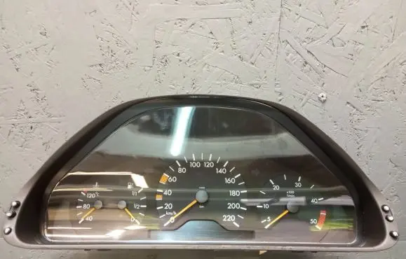 Mercedes-Benz E W210 Speedometer (instrument cluster) 2105401248