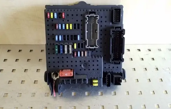 Volvo XC90 Fuse module 8676391