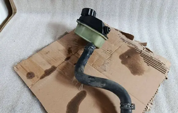 Volvo V50 Power steering fluid tank/reservoir 4N513531DC