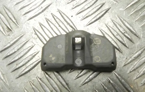 BMW X5 E70 Tire pressure sensor 6781847 X3832
