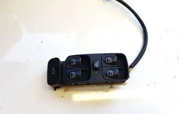 Mercedes-Benz C W203 Electric window control switch a2038210679 270905nq02
