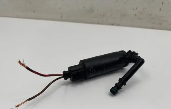 Audi A3 S3 8P Windshield washer spray nozzle 3B7955681