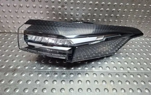 Peugeot 308 Rear/tail lights S27639240 9835299280