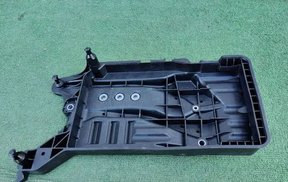 Volkswagen Tiguan Battery box tray 5R3915331B