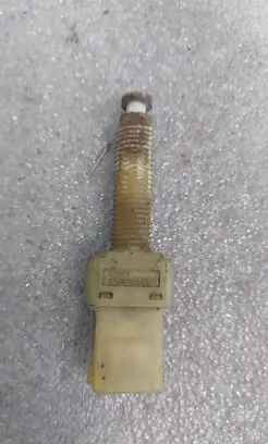 Volkswagen PASSAT B4 Brake pedal sensor switch 443945515