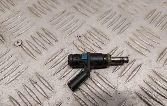 Audi Q7 4M Fuel injector 06E906031A 06E095D