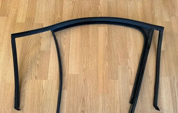 Volkswagen Touran III Rubber seal rear door window/glass 5TA839432