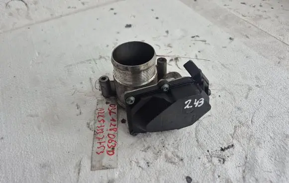 Volkswagen Tiguan Throttle valve 03L128063D